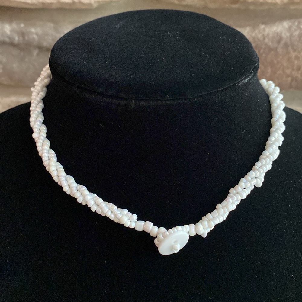 Green Shell Necklace - Picture 4 of 4
